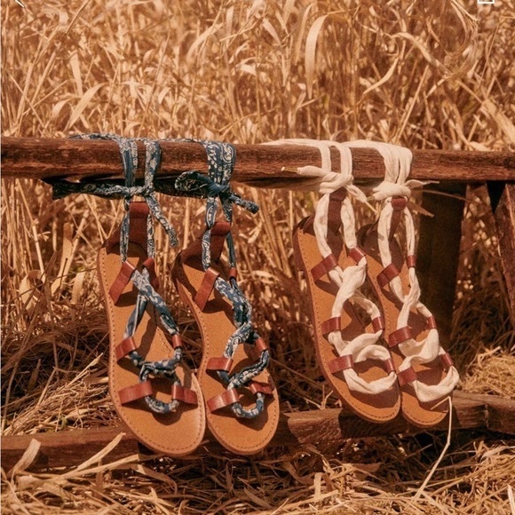 Sezane Shoes - Sezane Kayla Low Sandals size 8 (2 laces included)